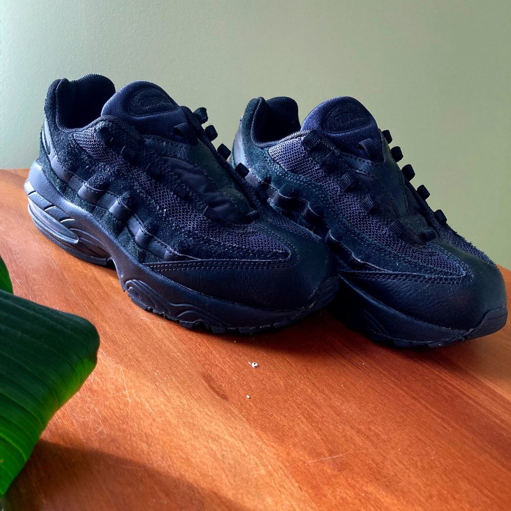 NIKE Boys' Air MAX '95 Triple Black Sneakers